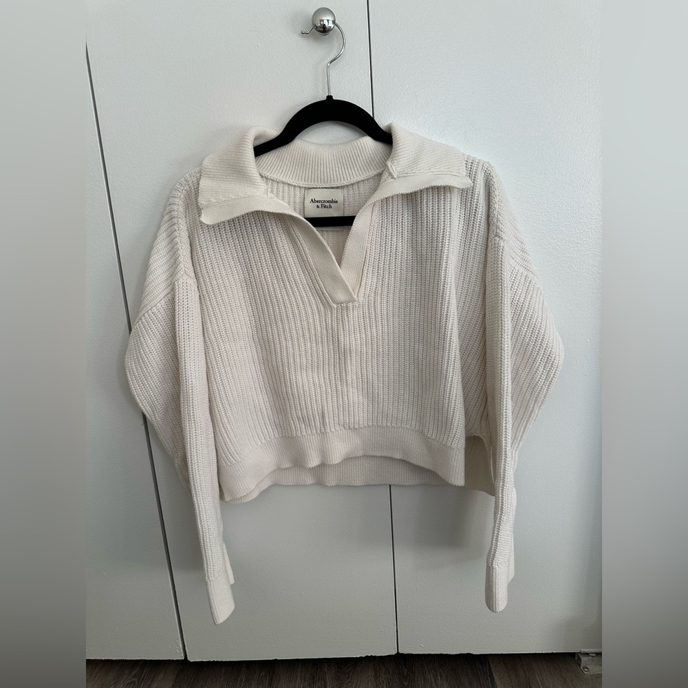 Abercrombie & Fitch white knitted collared sweater
